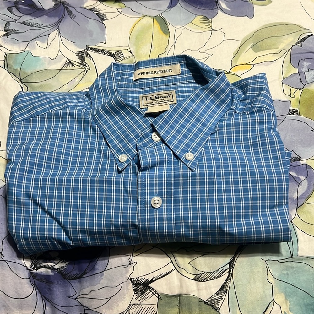 LL Bean Blue/White Short Sleeve Dress Shirt with Pocket, Wrinkle Resistant, L